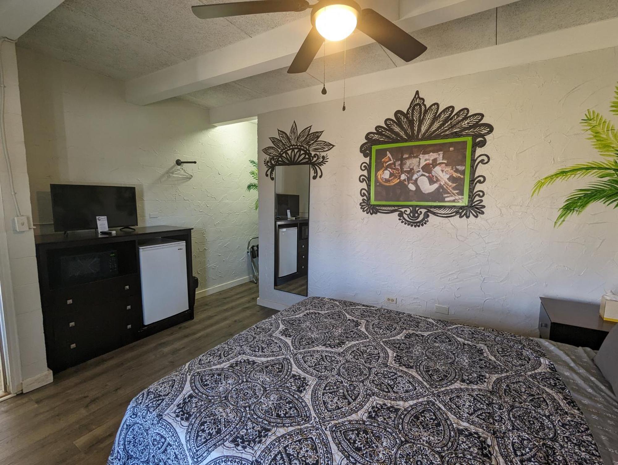 Riverboat Inn & Suites Мэдисон Экстерьер фото