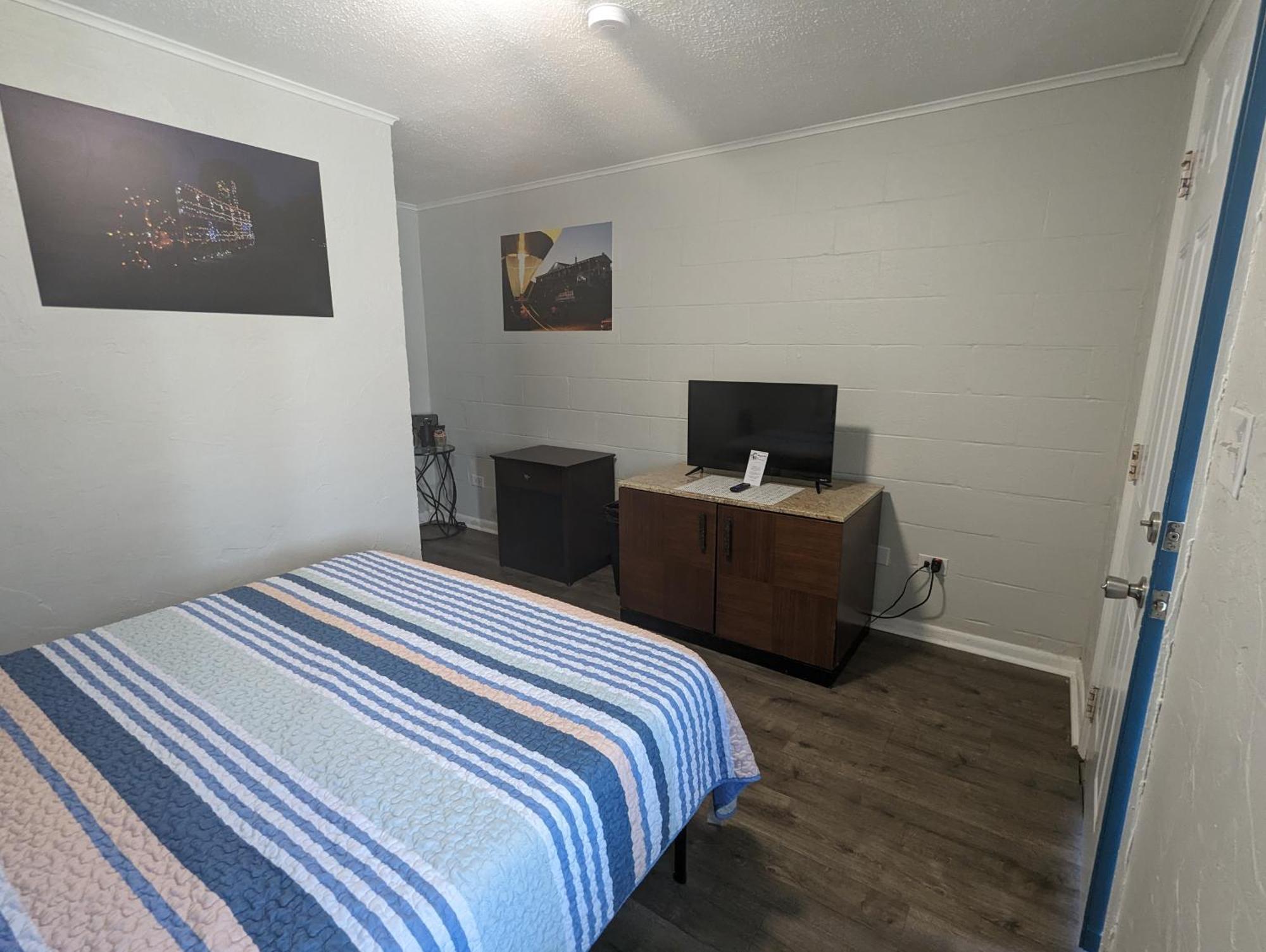 Riverboat Inn & Suites Мэдисон Экстерьер фото