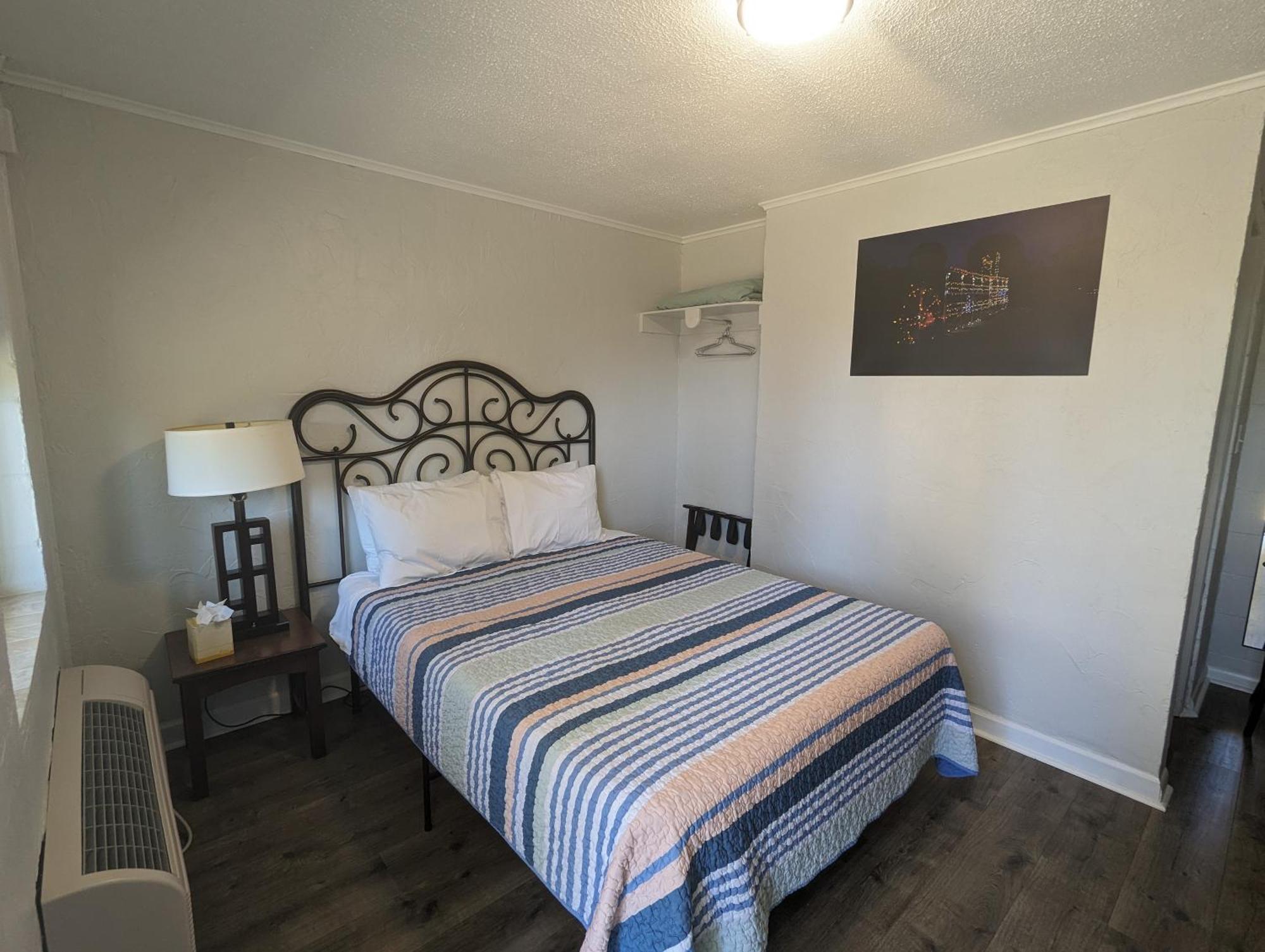 Riverboat Inn & Suites Мэдисон Экстерьер фото